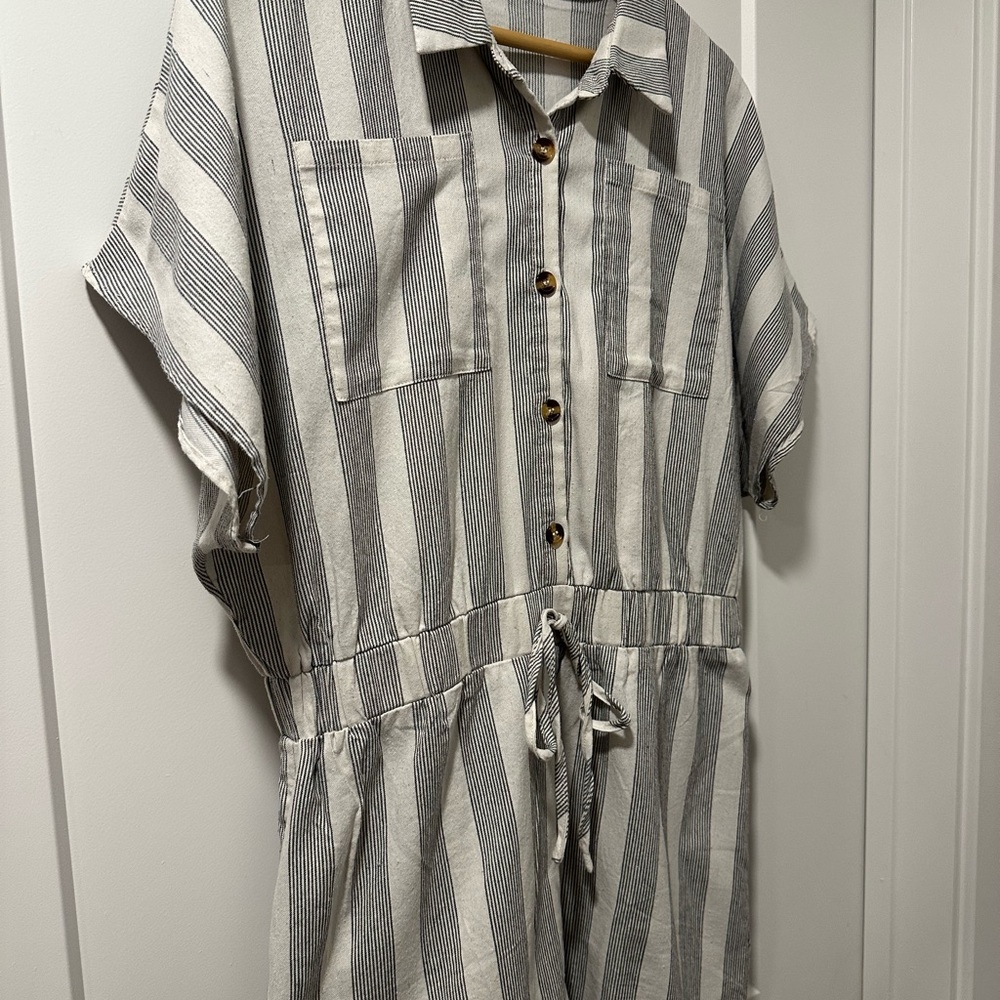 Striped Collared Romper - Picture 2 of 3